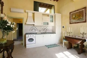 מלון Galigai Tower - 3*